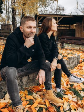 ❄️ Venku přituhuje! Ale naše mikiny a čepice jsou připraveny. Zabal se do tepla, které nejen hřeje, ale i sedí – střihově...